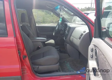 2002 Ford Escape Xlt from USA, damaged, VIN 1FMYU04102KC31333